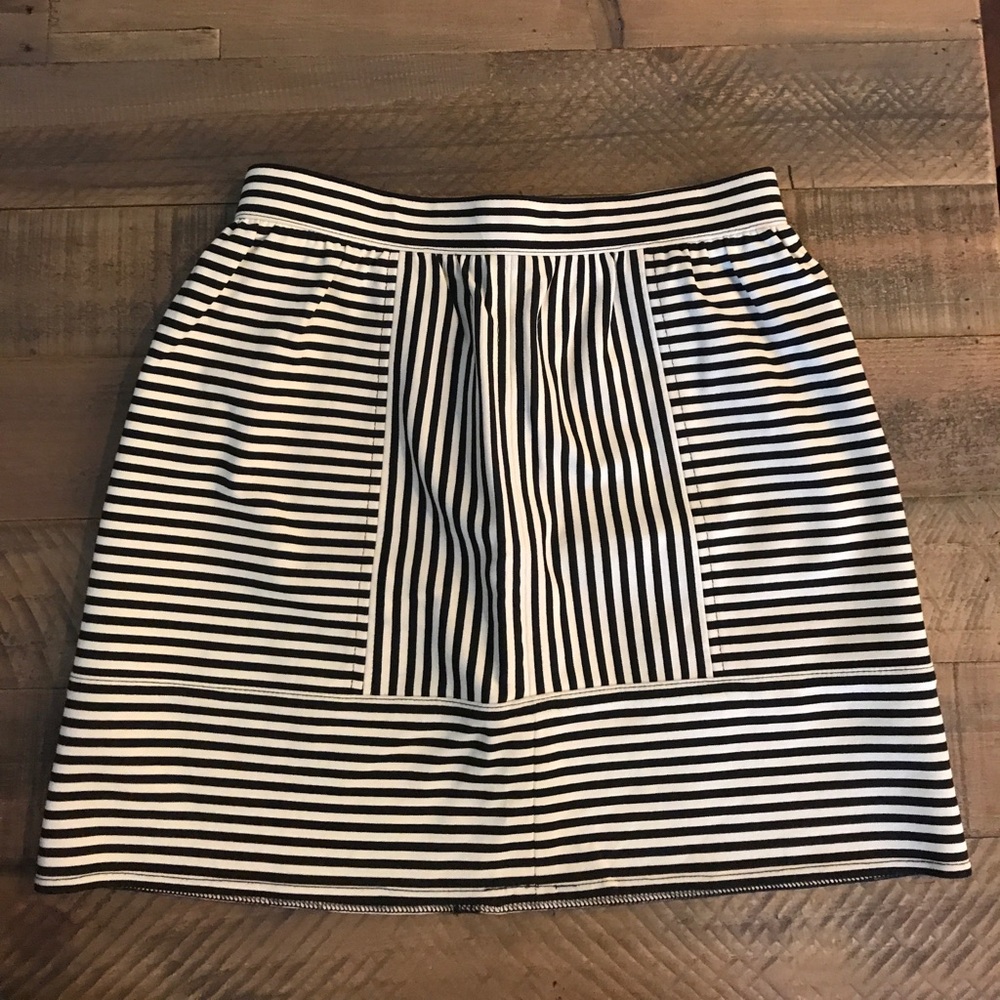 High waisted B/W Striped Skirt